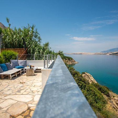A White Cliffside Studio Pag Town Exterior foto
