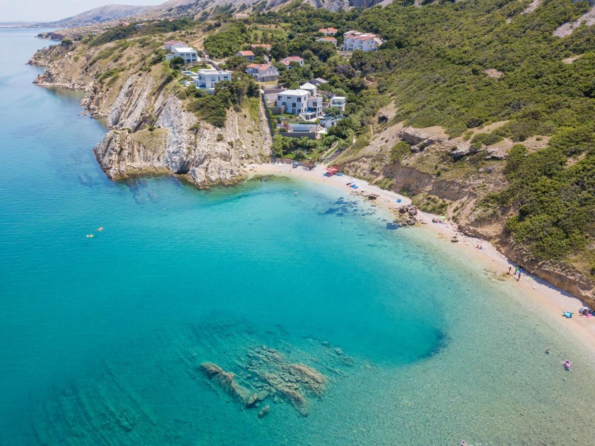 A White Cliffside Studio Pag Town Exterior foto